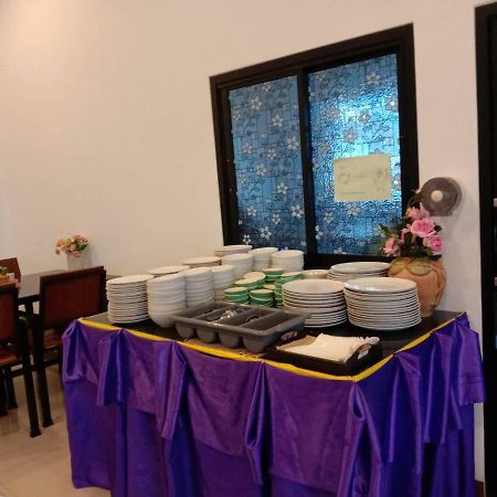 NP Hotel Buriram Buitenkant foto