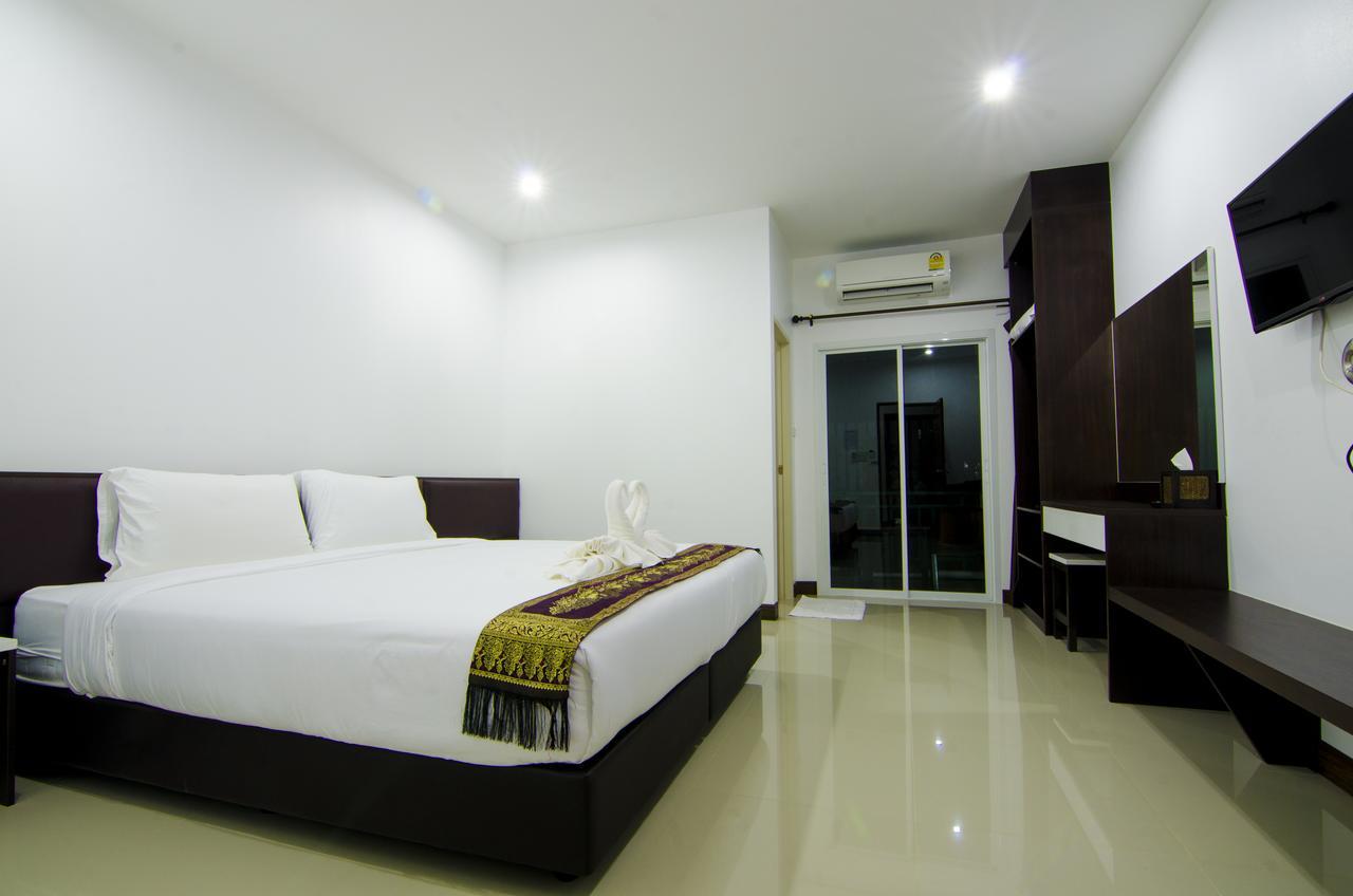 NP Hotel Buriram Buitenkant foto