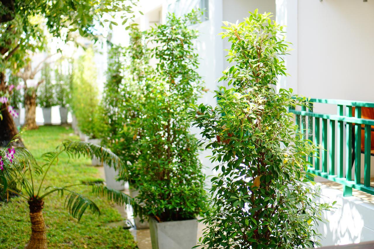 NP Hotel Buriram Buitenkant foto