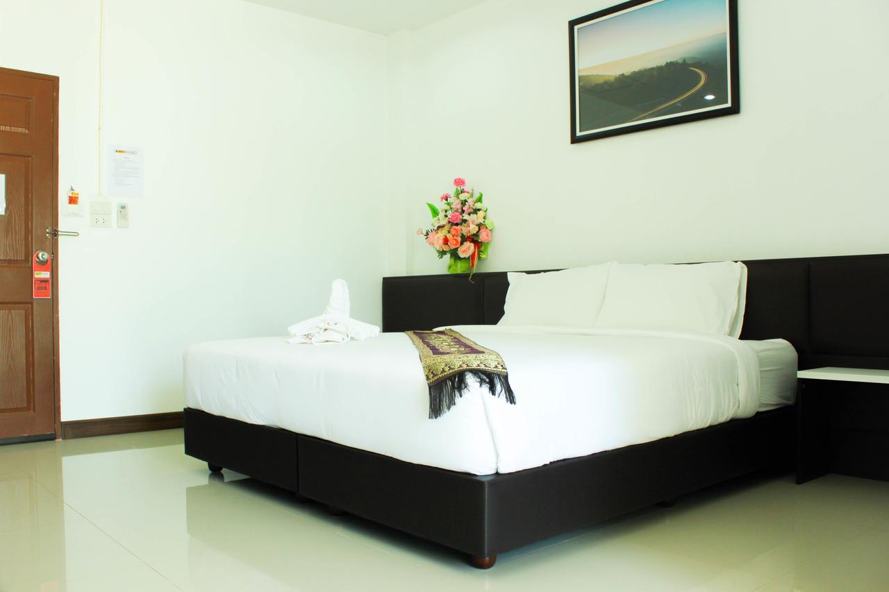 NP Hotel Buriram Buitenkant foto