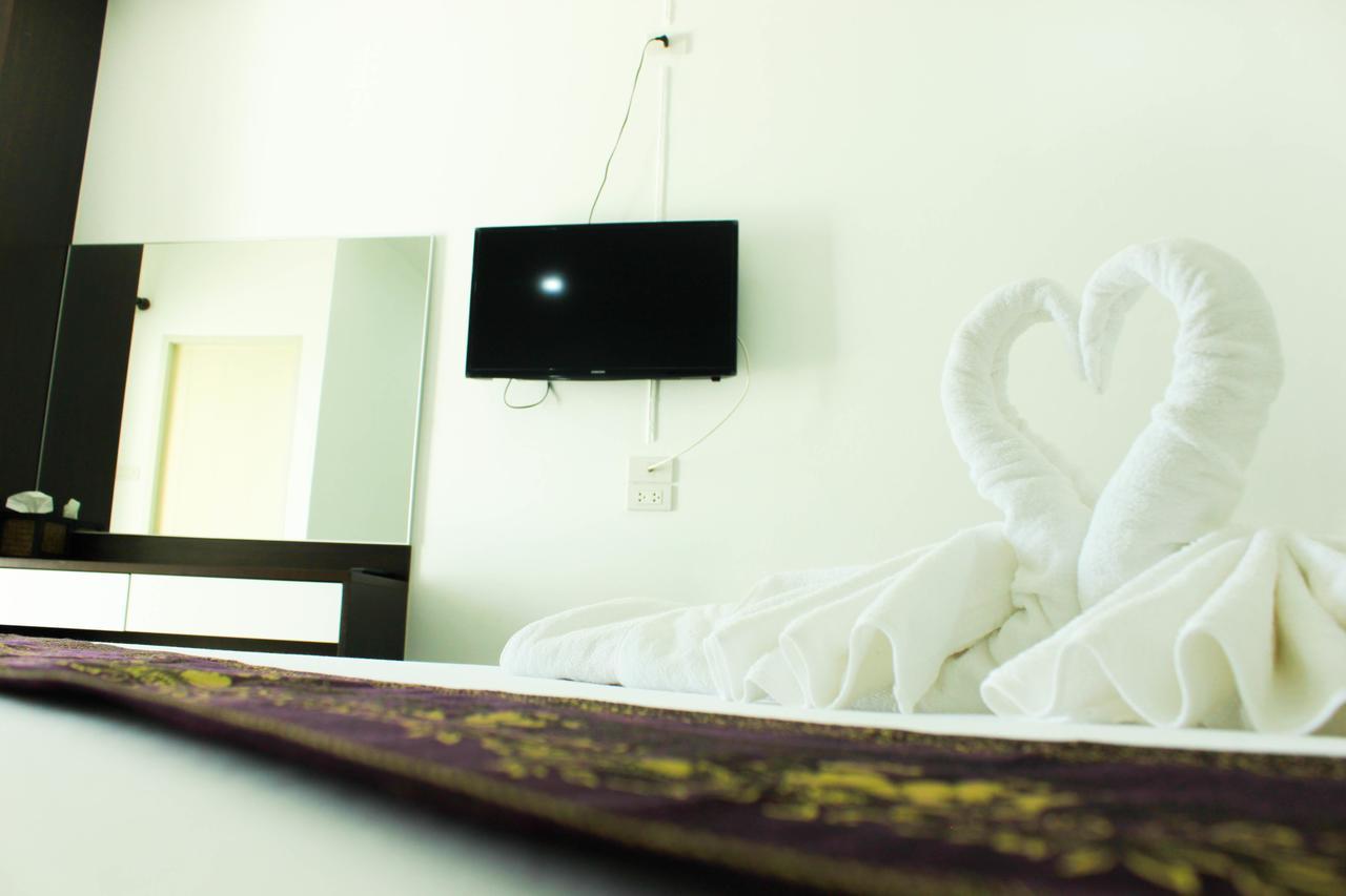 NP Hotel Buriram Buitenkant foto
