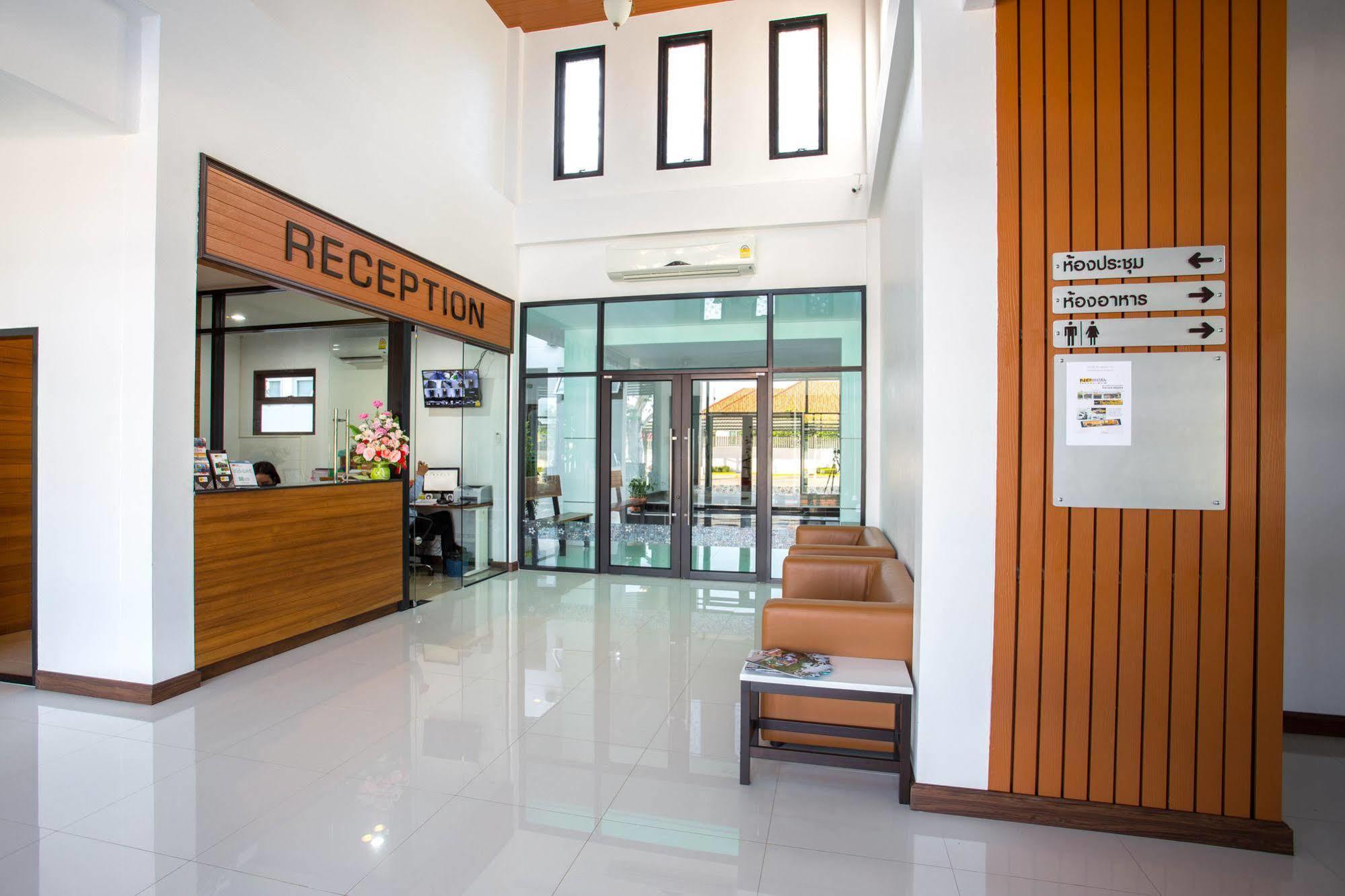 NP Hotel Buriram Buitenkant foto