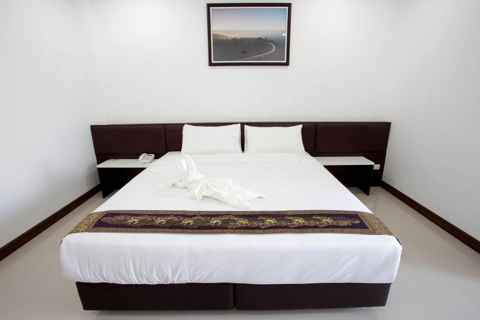 NP Hotel Buriram Buitenkant foto