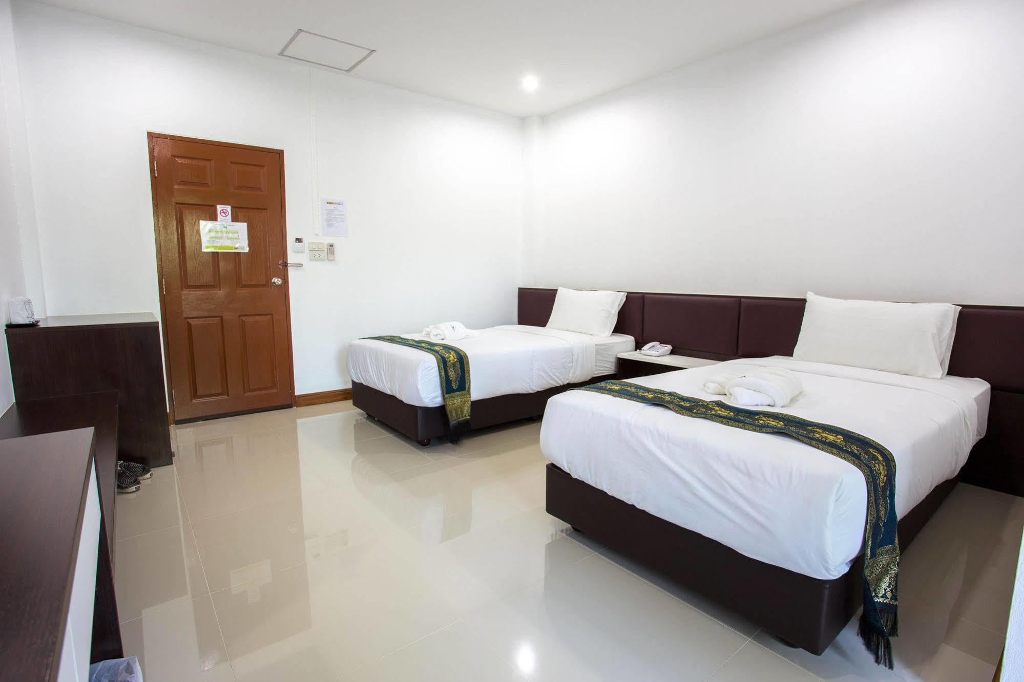 NP Hotel Buriram Buitenkant foto