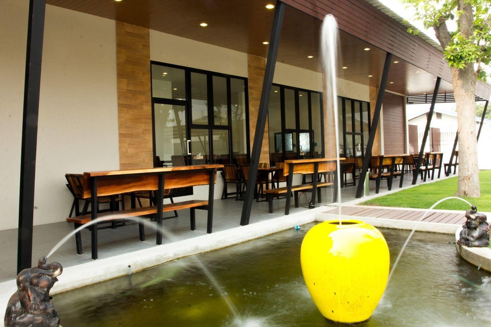 NP Hotel Buriram Buitenkant foto