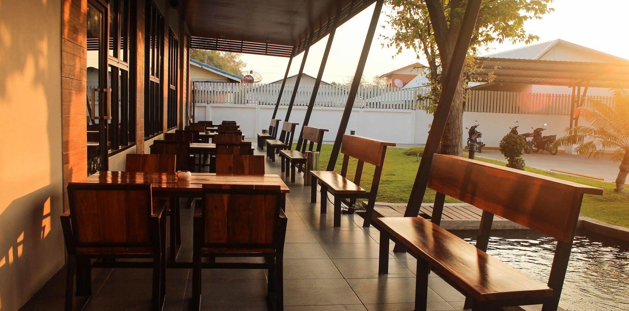 NP Hotel Buriram Buitenkant foto