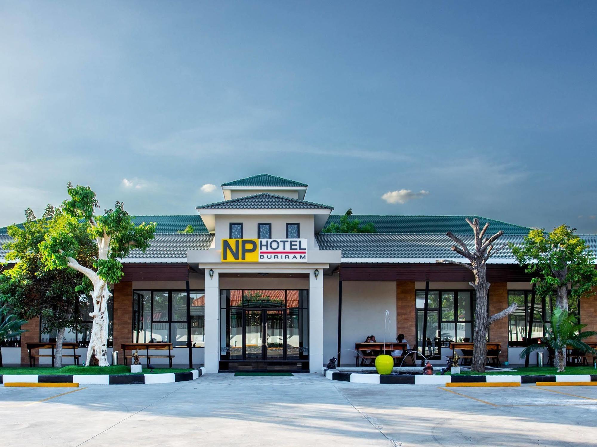 NP Hotel Buriram Buitenkant foto