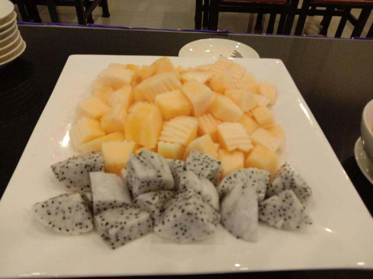 NP Hotel Buriram Buitenkant foto